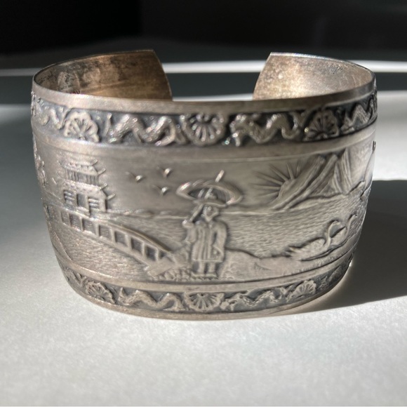 Vintage Kelly Waters Cuff Bracelet with Asian Scene - Picture 2 of 12